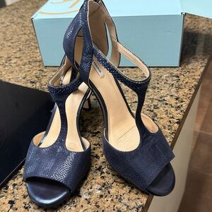 Chic Blue Textured Heels